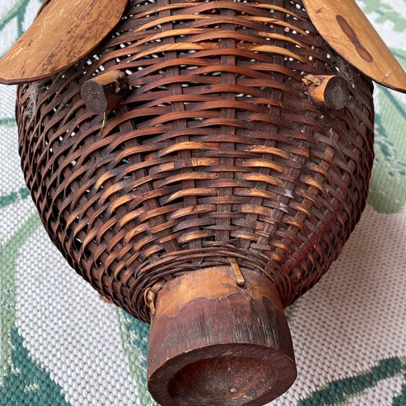 Vintage Mid 20th Century Hand Woven Wicker and Bamboo Large Pig Basket - Picture 12 of 13